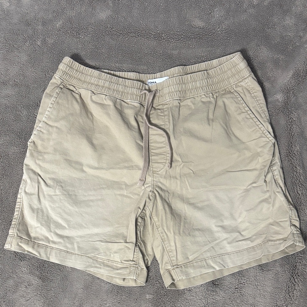 Men’s Medium Khaki/Stretch Shorts